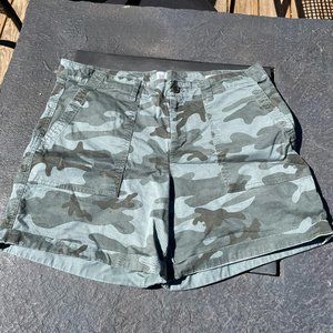 GAP Khaki Girlfriend Shorts